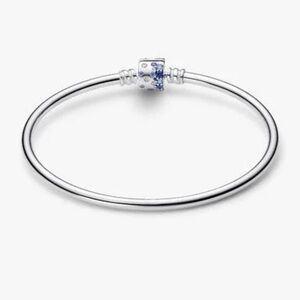 NEW NWT Pandora Silver Sparkling Barrel Clasp Bracelet Bangle with Blue Details